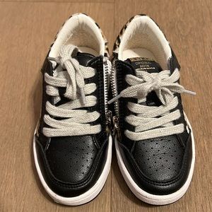 Vintage Havana size 11 girls shoes